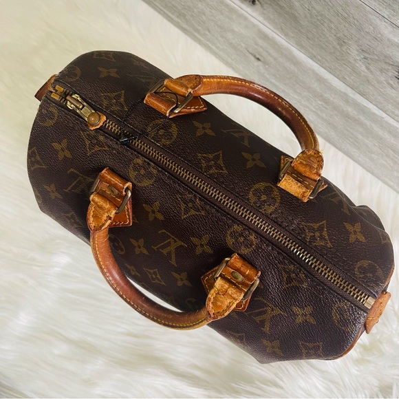 LOUIS VUITTON
Monogram Canvas Speedy 30 Bag - Picture 5 of 15